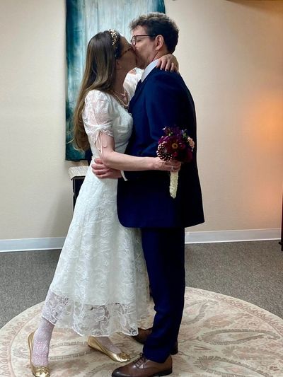 Laura & Mike's wedding ends with their first kiss