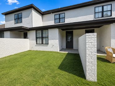 backyard of Miramar Lane by Collegiate Management
