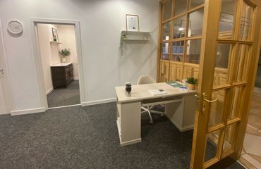 pro-active physiotherapy ayrshire - physiotherapist desk, ayrshire clinic reception area, physio