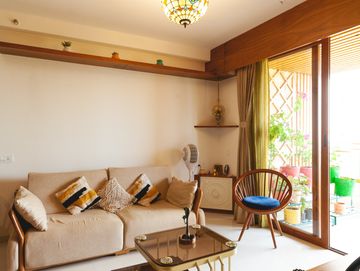 TEAKWOOD TOME LIVING ROOM BY  WABISABI-SPACES INTERIOR DESIGN STUDIO