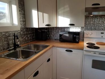 Ghost Lake Air BNB Acreage cottage for rent near Ghost Lake Cochrane Calgary Alberta Kitchen