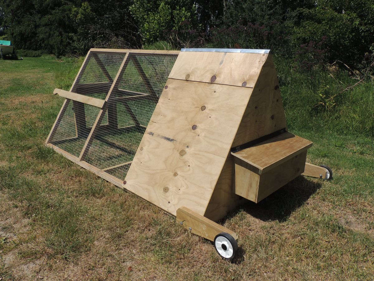 G) 3 Metre Chicken Coop with Handles and Wheels