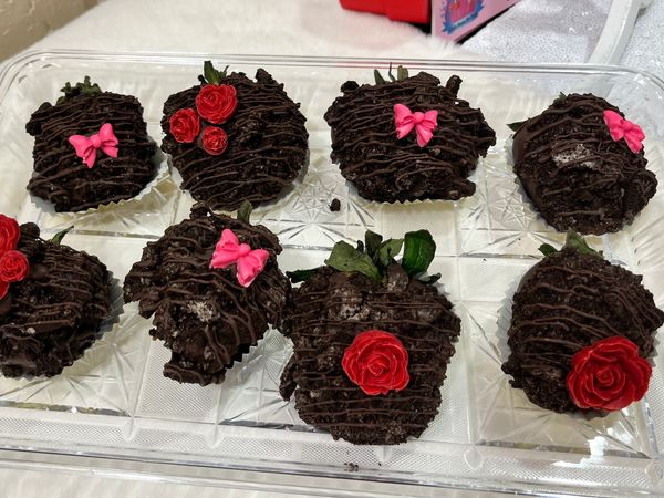 Oreo covered chocolate dipped strawberries 