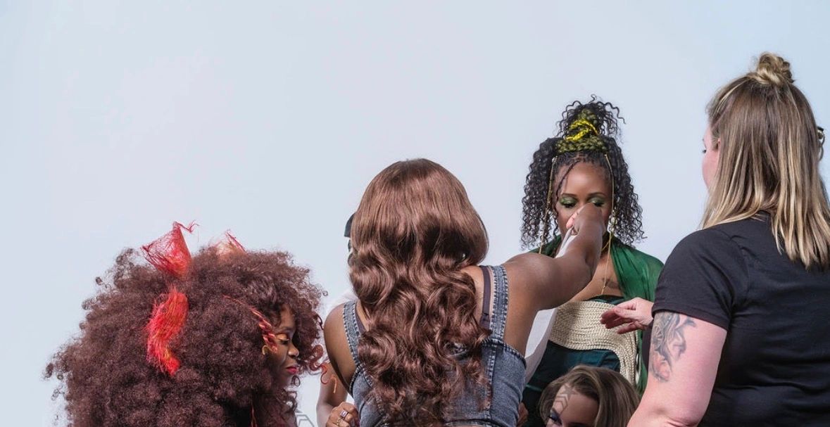 Sista Comfort onset with 5 models and a hairstylist she worked with for an editorial photoshoot.
