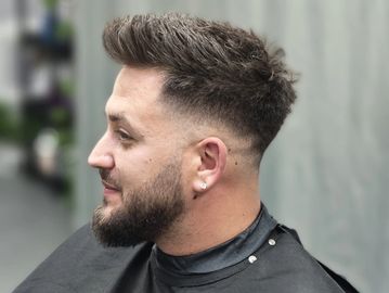 Skin Fade
Beard Shape
Barbershop
Happy Client
Tuns barbati
Barba
Frizerie 
Salon
MEN AND WOEM STUDIO