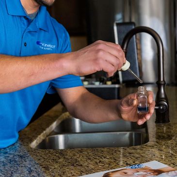 Kinetico certified technician perfoming water analysis testing.
