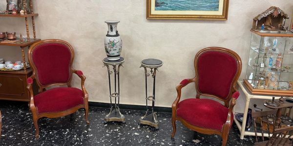 Poltrone stile provenzale legno e velluto rosso. coppia di grifoni