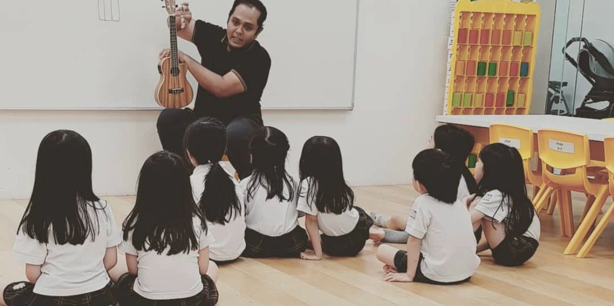 Group ukulele lesson in classroom 