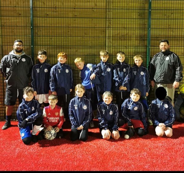 Latest U11s team photo sporting the new rain jackets (taken 28/01/2022)