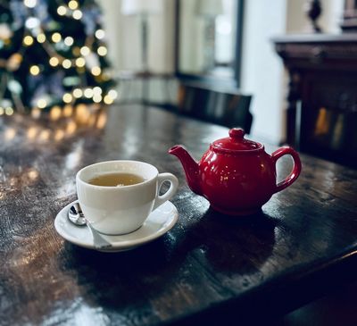 Offering a pot of tea with limited wifi