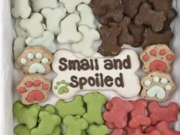 Dog treats made with yogurt icing. Nutritional made with organic ingredients, no preservatives, no G