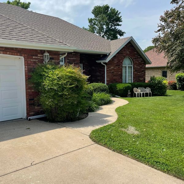 After professional driveway and sidewalk cleaning in Springfield Missouri