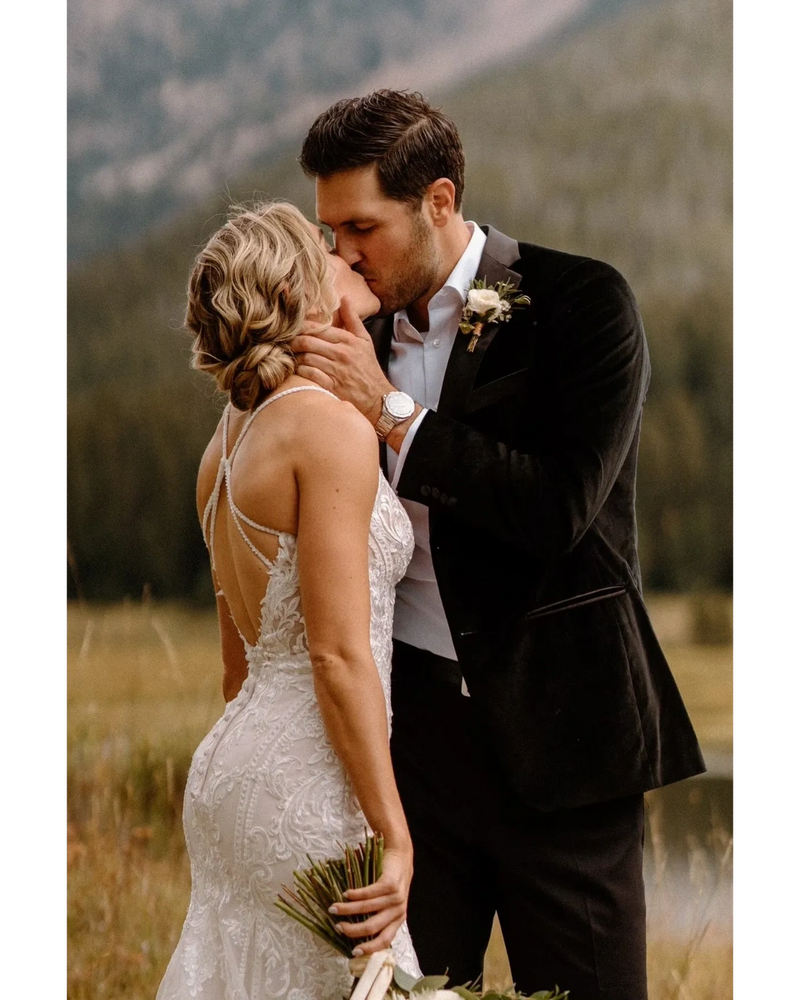 A bride and groom with a spray tan on their wedding day. Sunless tans on a glowing bride and groom.