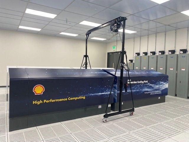 Retrofitting Legacy Data Centers for Liquid Cooling: Dive In