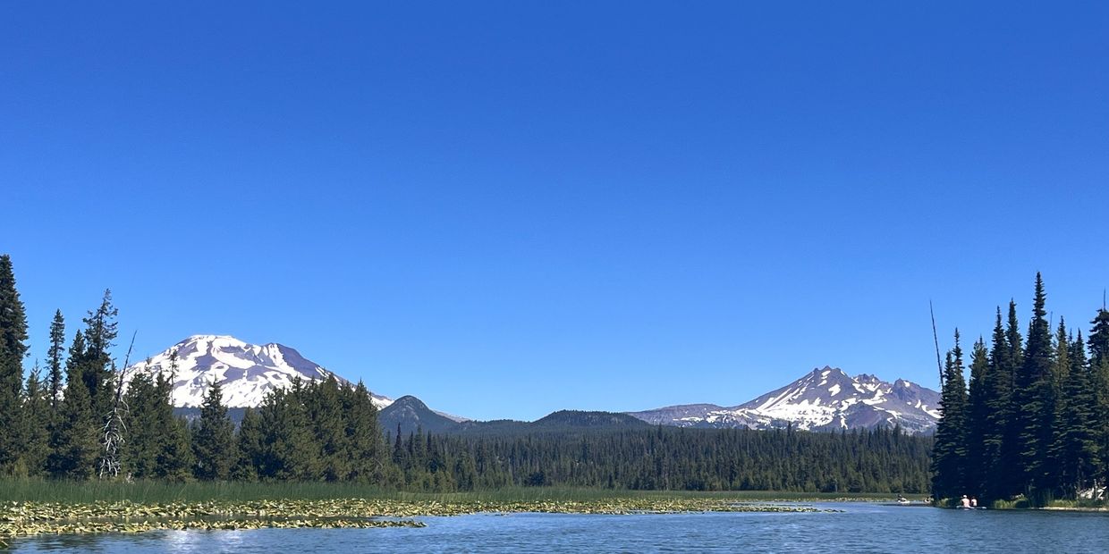 View of the Cascade range from the Cascade Lakes Region of Oregon