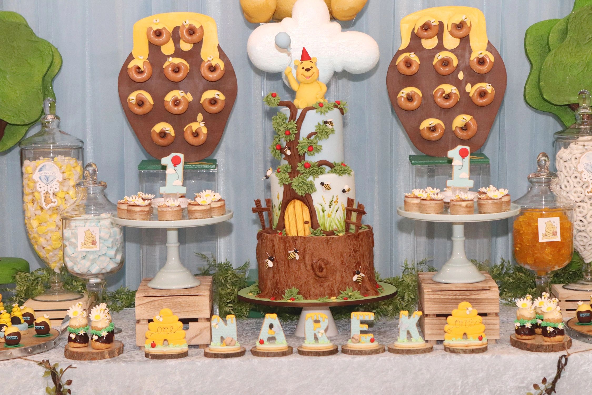 Winnie the Pooh Decorative Baking in Winnie the Pooh Party
