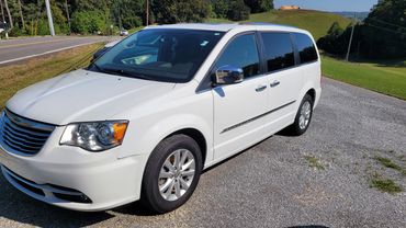 2015 Chrysler Town and Country Limited 
152K Miles
$7800