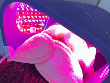 LED light therapy facial 