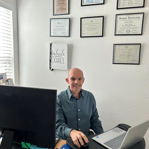 Filiberto Medina, LPC, ASOTP  Spanish-speaking terapista offering teletherapy services