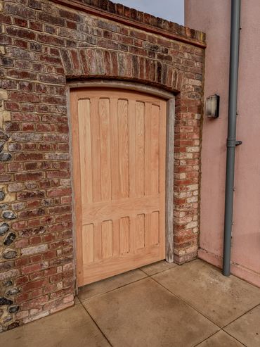 Solid oak arched doorway made by Eclipse Carpentry Ltd in our Hampshire joinery workshop