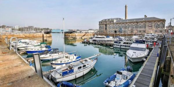 The Bruce @ Royal William Yard. A Beautiful Devon Holiday Apartment. Marina Picture