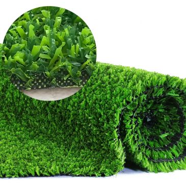 Grama sintética verde em rolo.