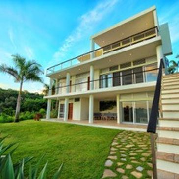 Little Malibu House in the Dos Ceibas neighborhood. A luxury vacation rental.