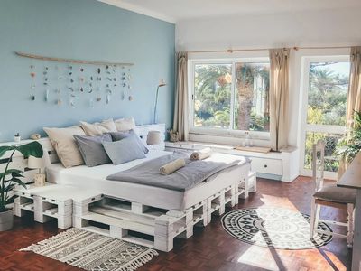 villa master bedroom