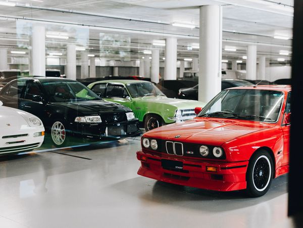 Store your classic BMW, Porsche, Ferrari, Aston Martin, Jaguar in a secure facility