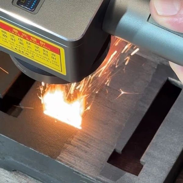 Pulse laser cleaning gun.