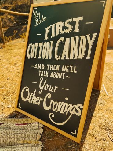 Black board with appealing text directed to cotton candy lovers