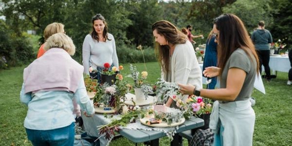 şirket piknik etkinlikleri yetişkinler için çiçek tasarım ve beceri atölyesi.