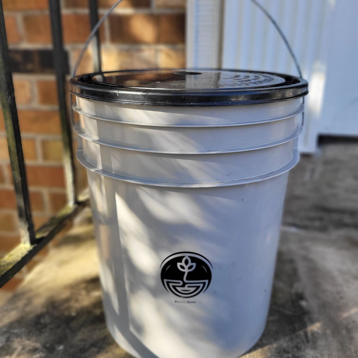 food waste collection bucket for curbside compost service