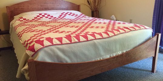 Slat bed frame in curly cherry - Queen size