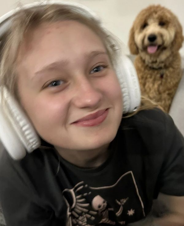 Aimee with Oz in the bachround.