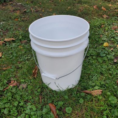 Another five gallon bucket in Park Hill, Yonkers : r/DeTrashed