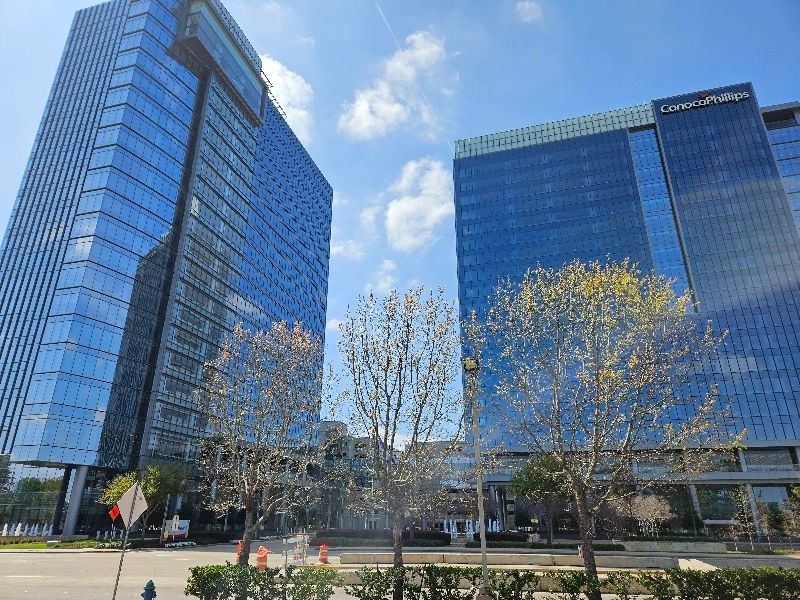 A park with a fountain in front of the ConocoPhillips building in Memorial, Houston, Texas. 