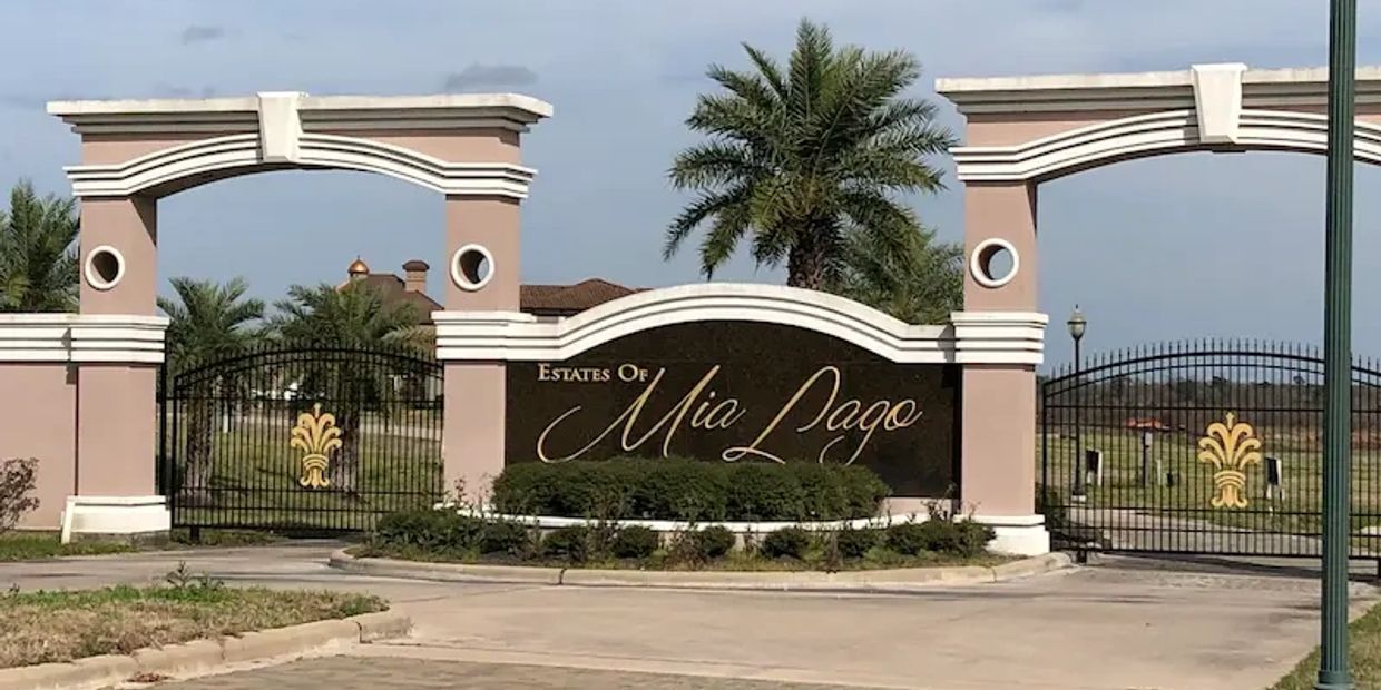 Estates of Mia Lago entrance gate in Montgomery, Texas.