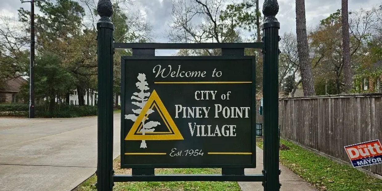 Upholstery cleaner in Hunters Creek Village specializing in delicate fine fabric upholstery cleaning