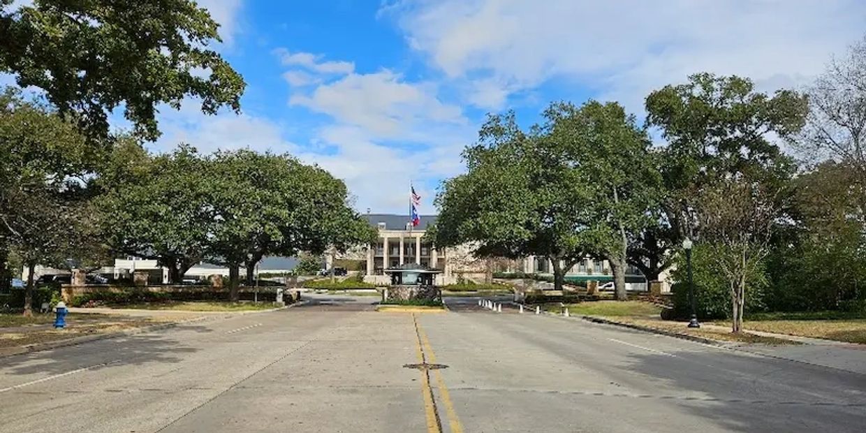 Upholstery cleaner in River Oaks, Houston specializing in delicate fine fabric upholstery cleaning.