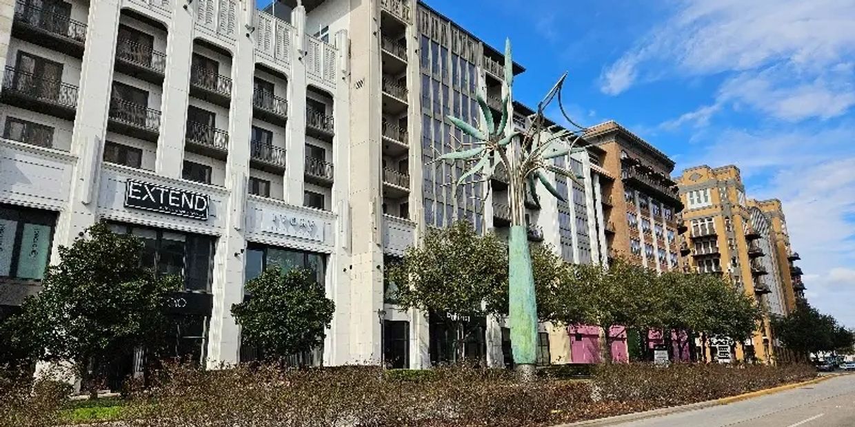 Upholstery cleaner in Upper Kirby, Houston specializing in delicate fine fabric upholstery cleaning.