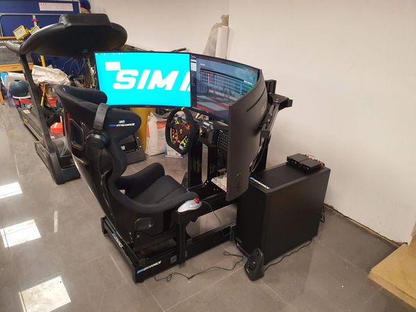 Elite 3 simulator located in the Cotswolds. 