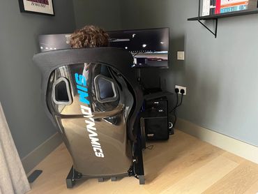 the best racing driver simulator for limited space thanks to Sim Dynamics