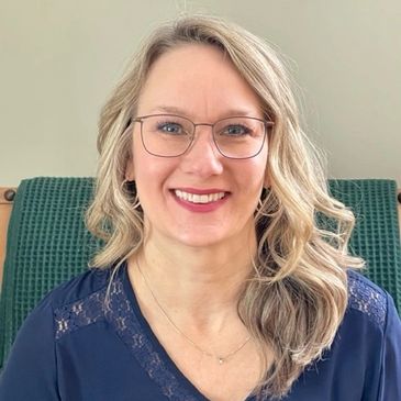 Picture of Dr. Jennifer, blond with wire rimmed glasses