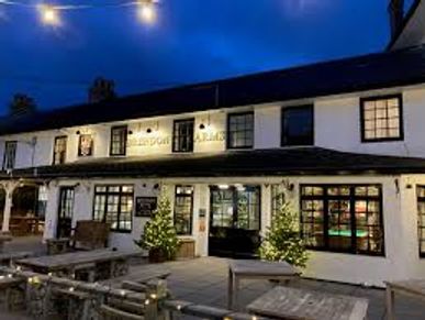 The Brendon Arms Overlooking Bude's inner harbour and just 200 yards from the unique sea-lock and Su