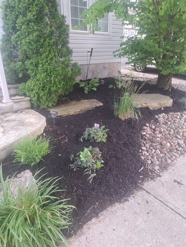 Residential mulch installation in Waterloo Region