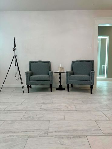 2 comfy chairs in the bridal suite of this DFW wedding venue.