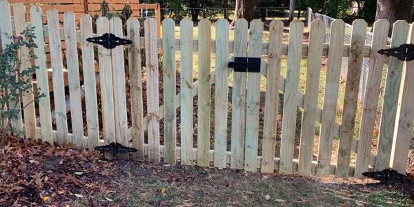 Picket fence double gate construction