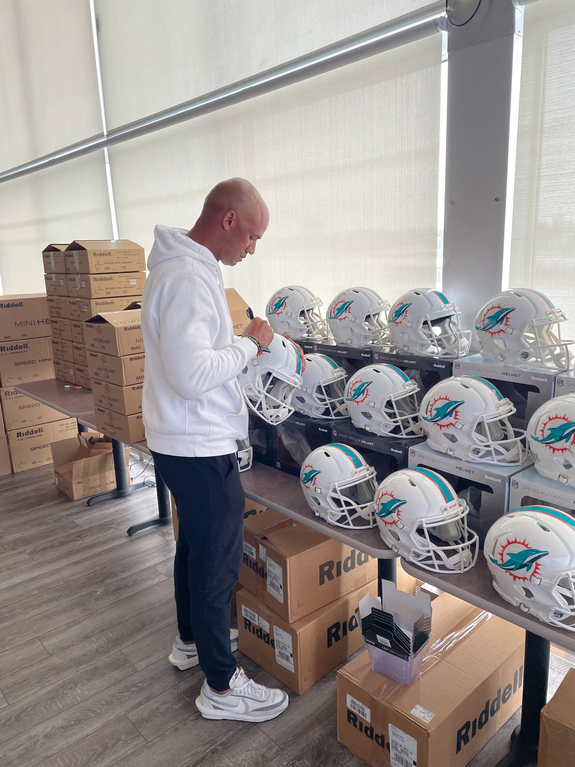 Mail Order Mike Autograph Signings & Collectibles