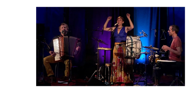 Micaela Czisch: Stimme, Gran Cassa, Glockenspiel,Texte, Percussion
Wolfgang Obrecht: Stimme, Akkorde